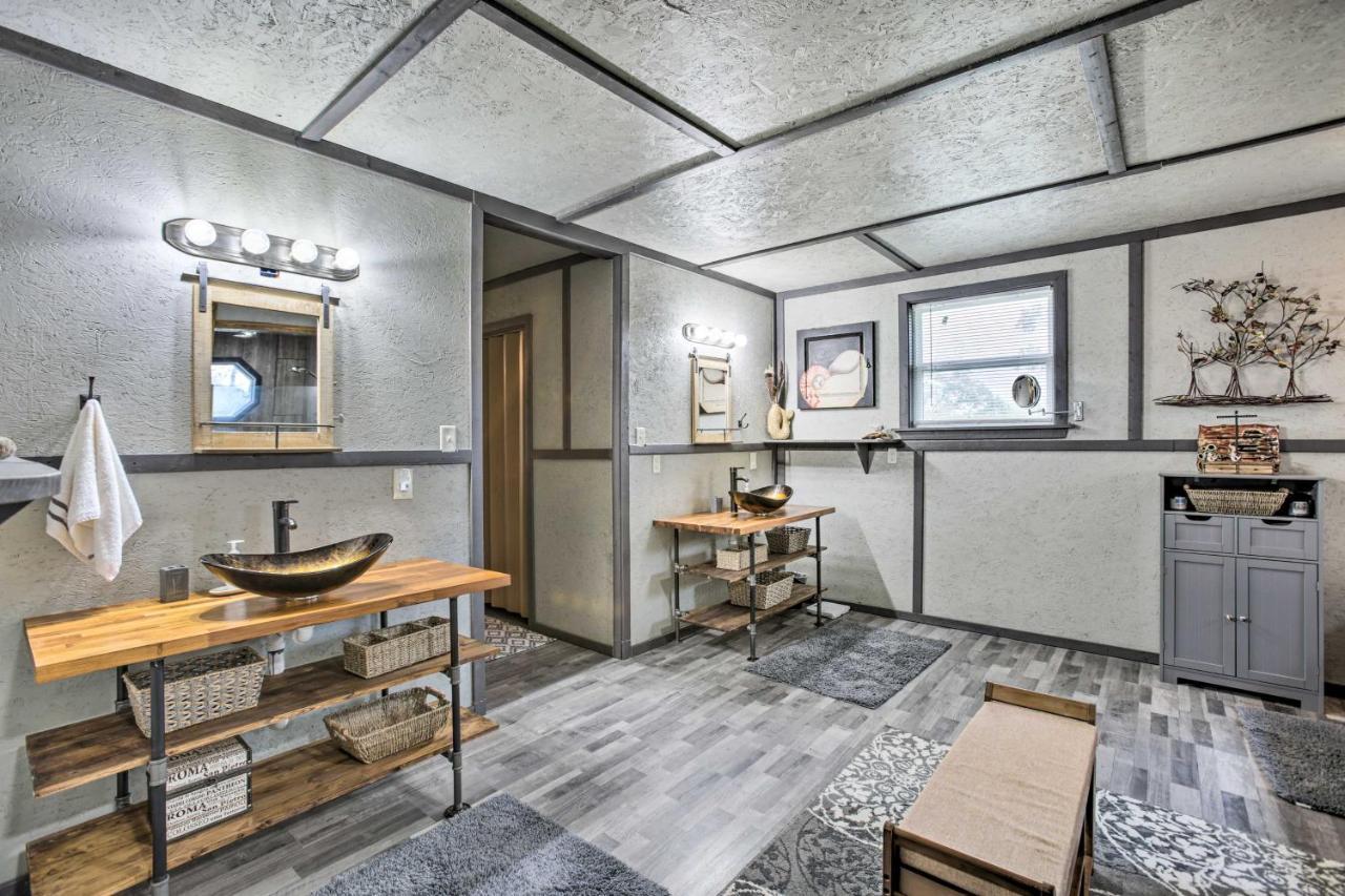 Waterfront Bay St Louis Beach House With Deck!Bay St. Louis エクステリア 写真